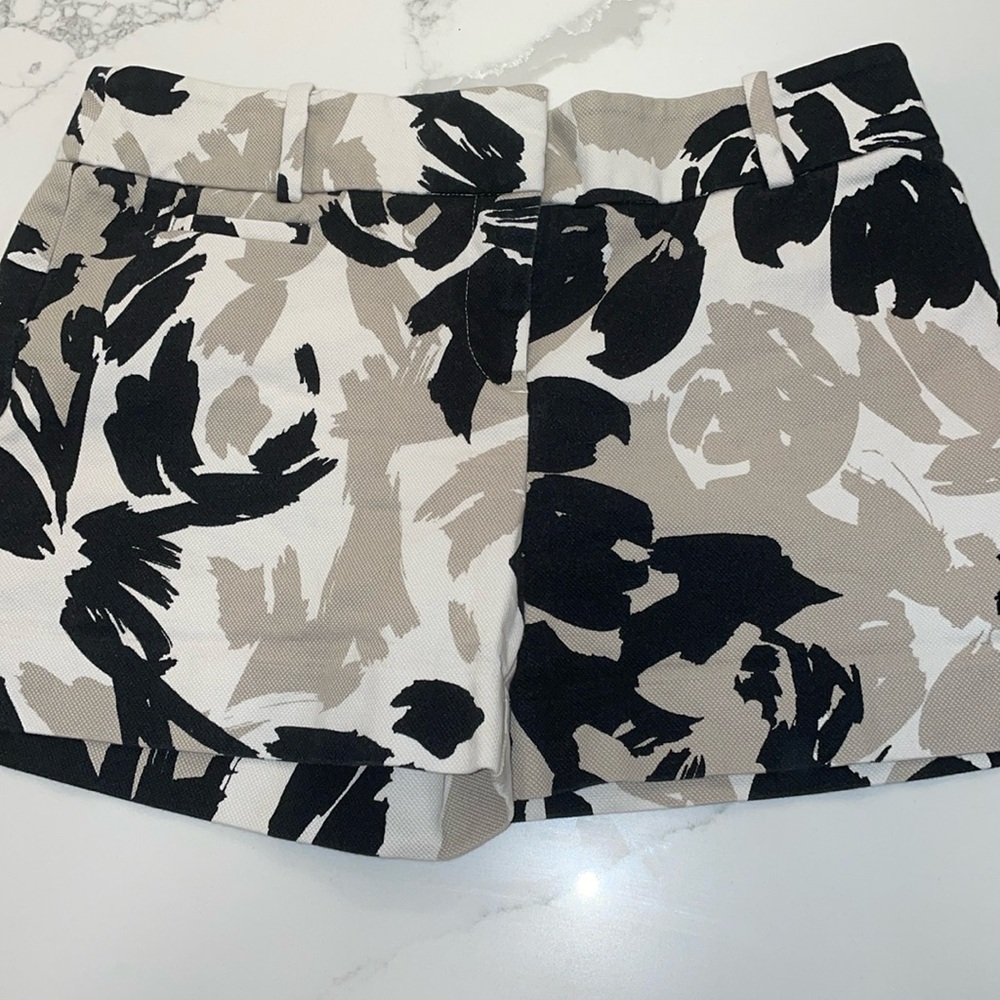 Ann Taylor Loft Shorts The Riviera Short Black White Beige size 0